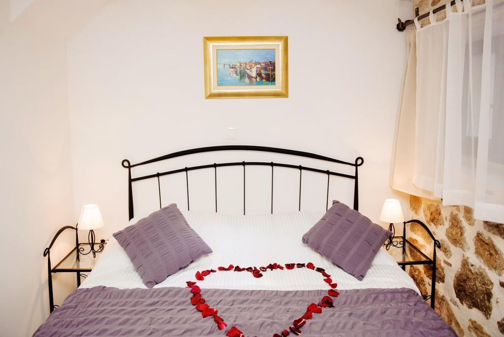 Studio Apartments Bonaca สปลิท ภายนอก รูปภาพ