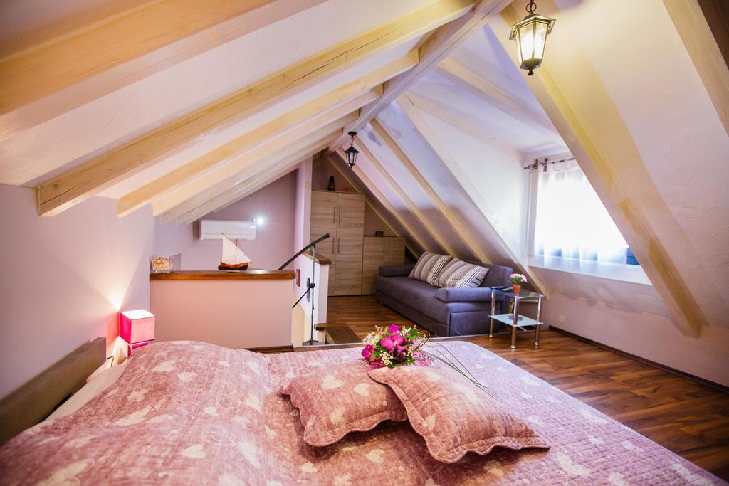 Studio Apartments Bonaca สปลิท ภายนอก รูปภาพ