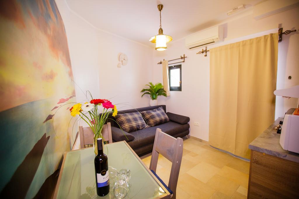 Studio Apartments Bonaca สปลิท ภายนอก รูปภาพ