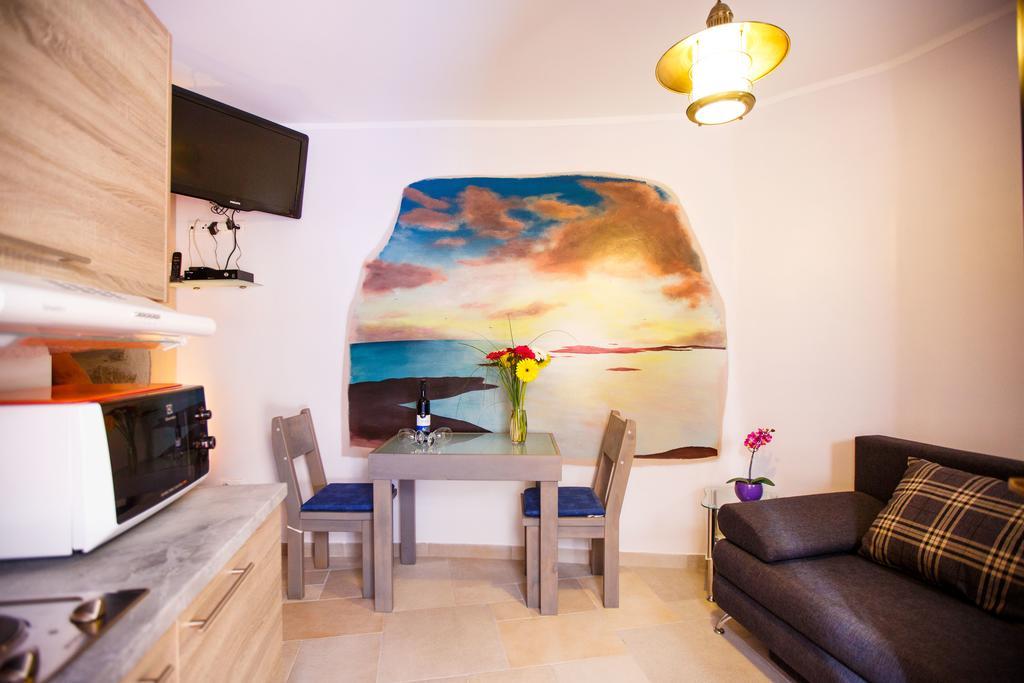 Studio Apartments Bonaca สปลิท ภายนอก รูปภาพ