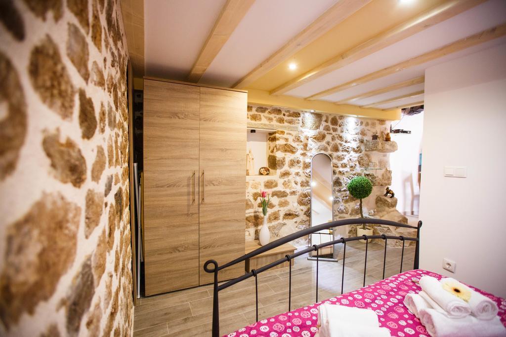 Studio Apartments Bonaca สปลิท ภายนอก รูปภาพ
