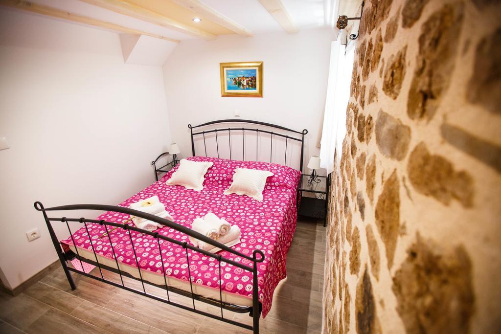 Studio Apartments Bonaca สปลิท ภายนอก รูปภาพ