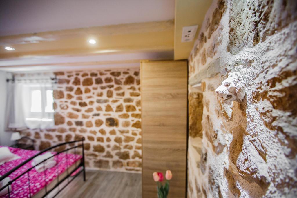 Studio Apartments Bonaca สปลิท ภายนอก รูปภาพ